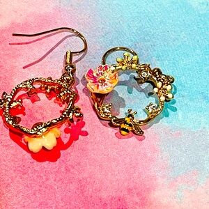 Earrings beautifully designed flowers,bumblebee and more on it. NIP gold toned